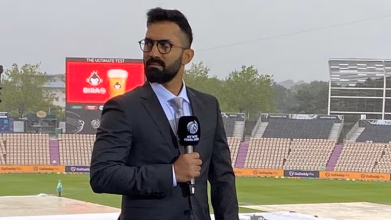 'മൂന്ന് പേരെ ശ്രദ്ധിക്കണം'; ടി20 ലോകകപ്പില് തിളങ്ങാന് സാധ്യതയുള്ള താരങ്ങളെ കുറിച്ച് കാര്ത്തിക് 'മൂന്ന് പേരെ ശ്രദ്ധിക്കണം'; ടി20 ലോകകപ്പില് തിളങ്ങാന് സാധ്യതയുള്ള താരങ്ങളെ കുറിച്ച് കാര്ത്തിക്