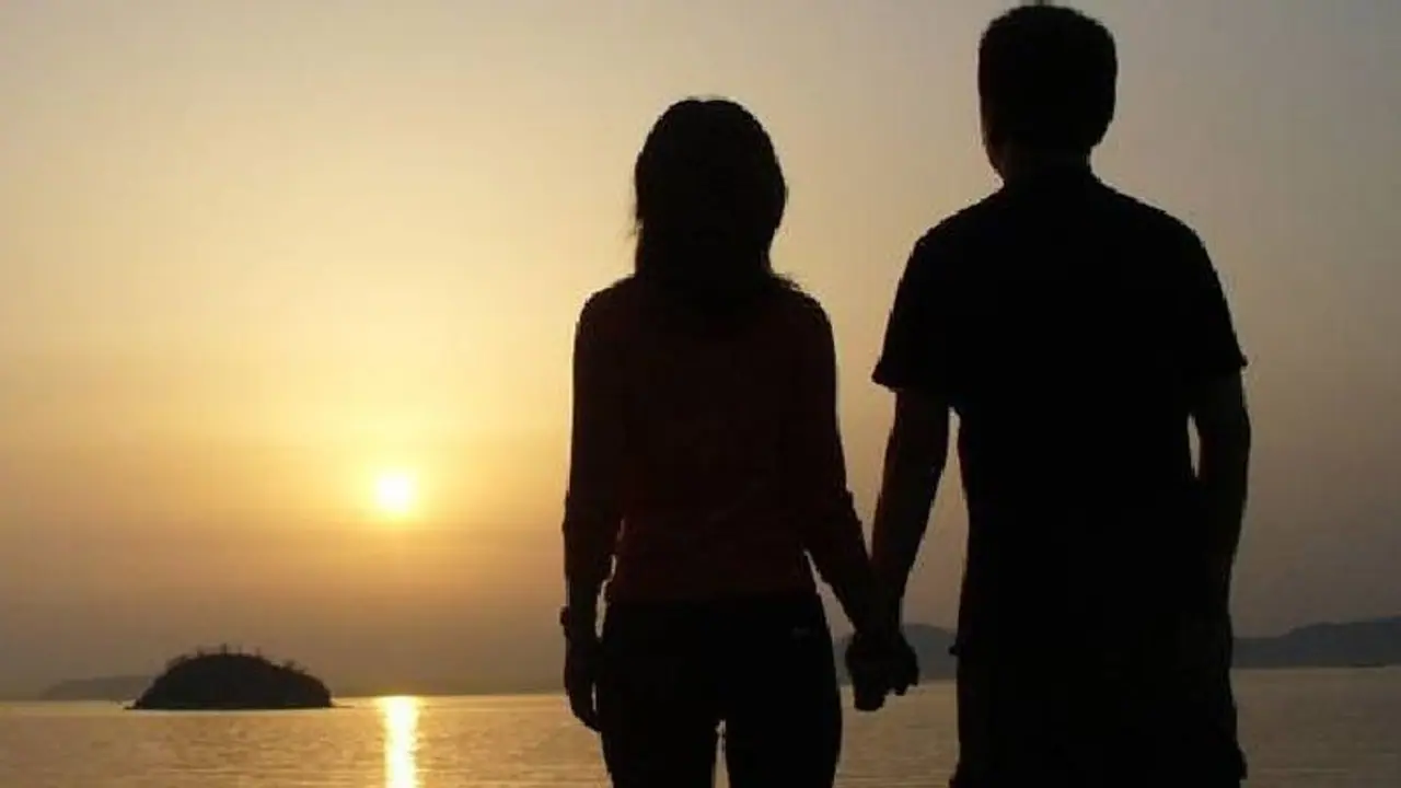 సీన్ రివర్స్: బాయ్ ఫ్రెండ్ కోసం నడిరోడ్డుపై సిగలు పట్టుకున్న ఇద్దరమ్మాయిలు సీన్ రివర్స్: బాయ్ ఫ్రెండ్ కోసం నడిరోడ్డుపై సిగలు పట్టుకున్న ఇద్దరమ్మాయిలు