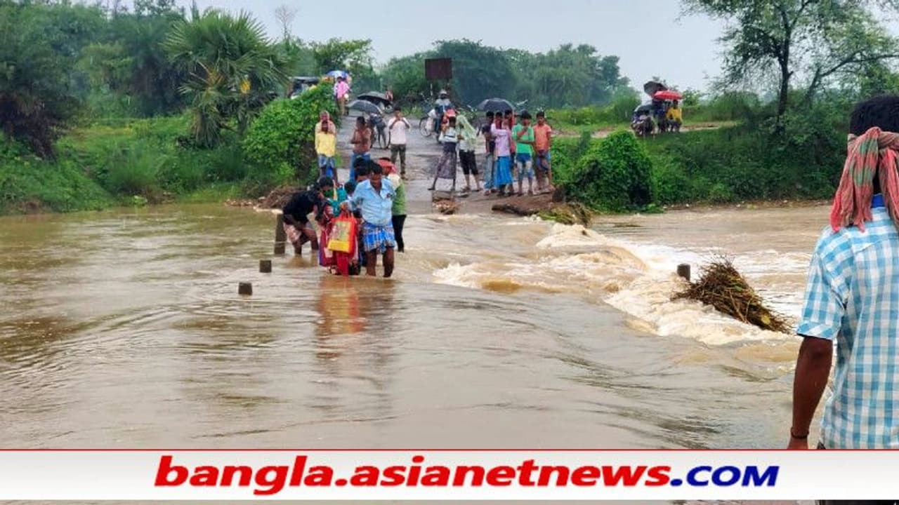 গরুর লেজ ধরে নদী পার হতে গিয়ে মৃত বৃদ্ধ, টানা বৃষ্টিতে বন্যার আশঙ্কা বীরভূমে গরুর লেজ ধরে নদী পার হতে গিয়ে মৃত বৃদ্ধ, টানা বৃষ্টিতে বন্যার আশঙ্কা বীরভূমে