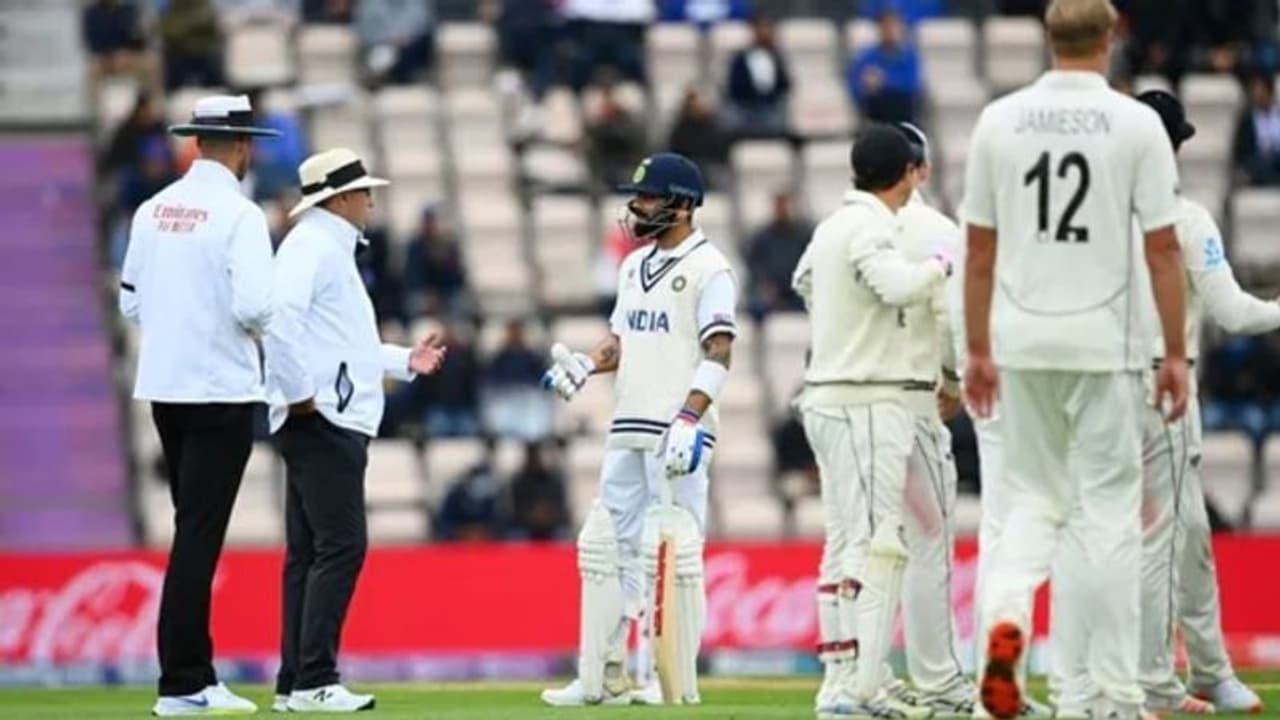 ക്യാച്ചിനായി അപ്പീൽ ചെയ്തത് വില്യംസൺ, ഡിആർഎസ് എടുത്തത് അമ്പയർ; ചൂടായി കോലി ക്യാച്ചിനായി അപ്പീൽ ചെയ്തത് വില്യംസൺ, ഡിആർഎസ് എടുത്തത് അമ്പയർ; ചൂടായി കോലി