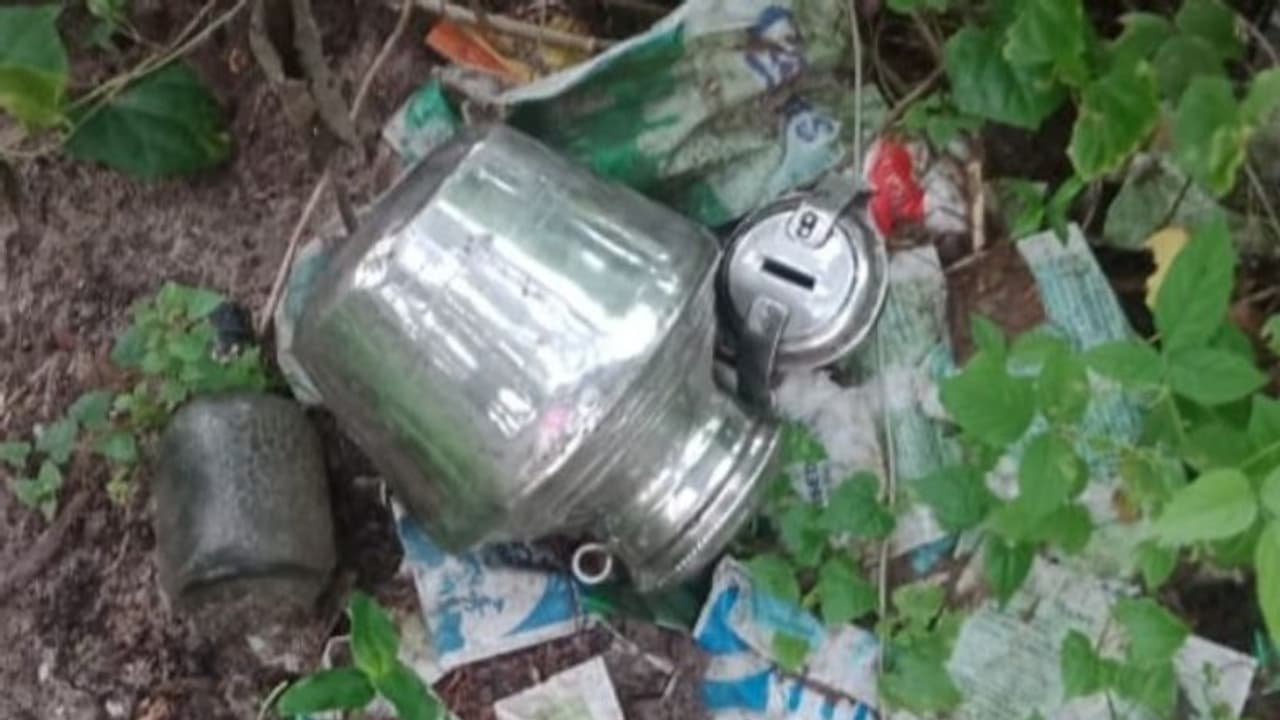 മാന്നാറിലെ ആരാധനാലയങ്ങളിലെ കാണിക്കവഞ്ചികൾ കുത്തിതുറന്ന് മോഷണം മാന്നാറിലെ ആരാധനാലയങ്ങളിലെ കാണിക്കവഞ്ചികൾ കുത്തിതുറന്ന് മോഷണം