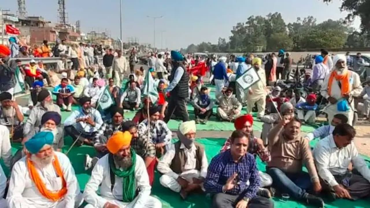 കാർഷിക നിയമങ്ങളിലെ ഭേദഗതി: കേന്ദ്രത്തിന് എതിരെ സ്വരം കടുപ്പിച്ച് കർഷകസംഘടനകൾ കാർഷിക നിയമങ്ങളിലെ ഭേദഗതി: കേന്ദ്രത്തിന് എതിരെ സ്വരം കടുപ്പിച്ച് കർഷകസംഘടനകൾ