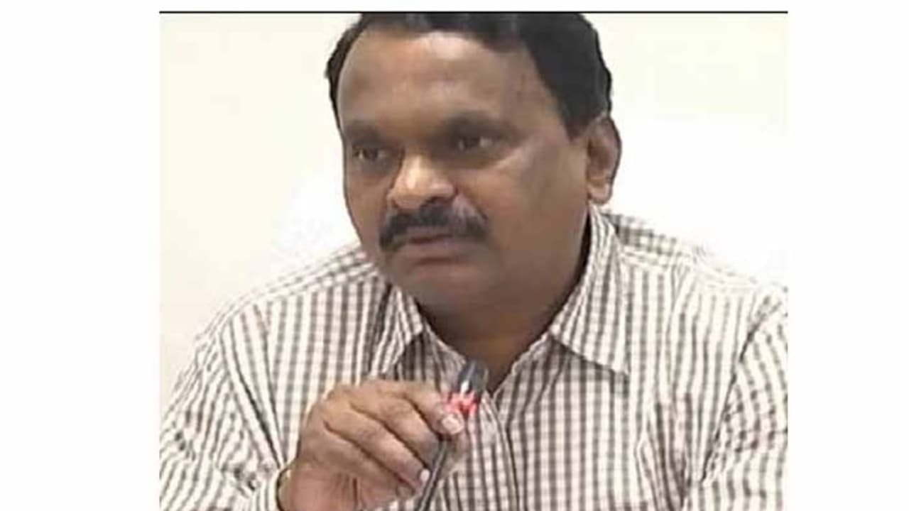 సిద్దిపేట కలెక్టర్ వెంకట్రామిరెడ్డి రాజీనామా.. త్వరలో టీఆర్ఎస్ లోకి.. !! సిద్దిపేట కలెక్టర్ వెంకట్రామిరెడ్డి రాజీనామా.. త్వరలో టీఆర్ఎస్ లోకి.. !!