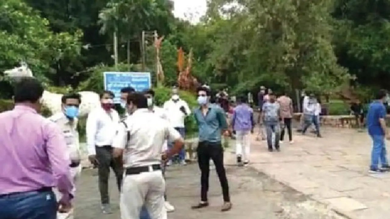 राजकुमार संतोषी की 'गांधी vs गोडसे' वेब सीरीज की शूटिंग भोपाल में पुलिस ने रोकी, ऑर्गेनाइजर पर FIR