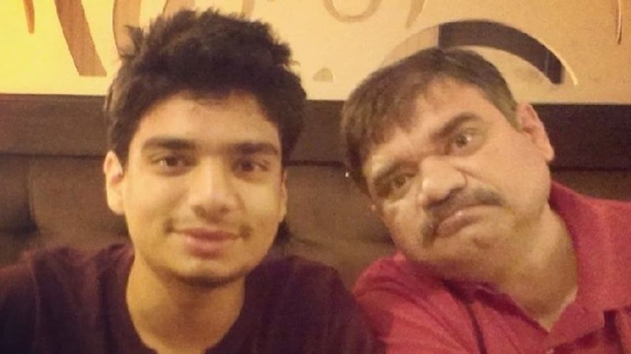 ഇതിലും ഹൃദ്യമായി അച്ഛനെ ഓര്‍ത്തെടുക്കാനാകുമോ; ഒരു മകന്റെ നനവുള്ള എഴുത്തുകള്‍...