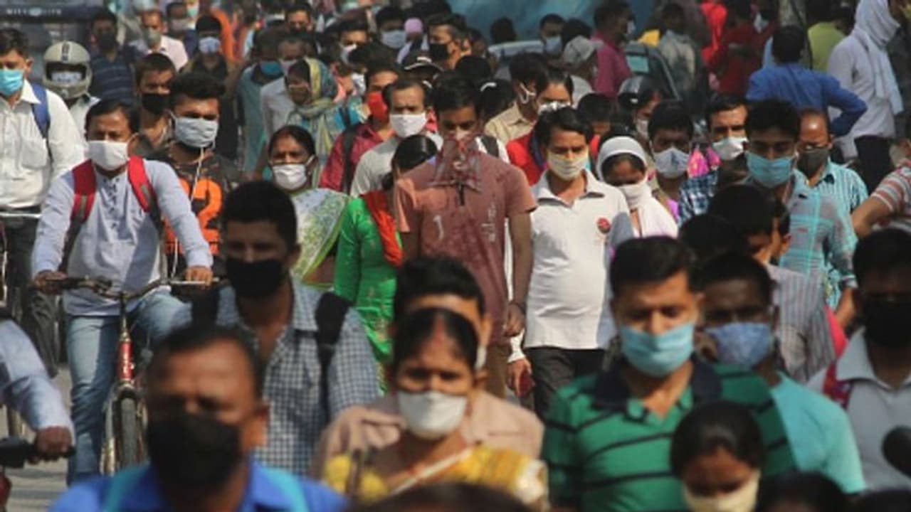 Covid 19: শীতকালে করোনাভাইরাসের তৃতীয় তরঙ্গের ঝুঁকি কতটা, উত্তর দিলেন বিশেষজ্ঞরা Covid 19: শীতকালে করোনাভাইরাসের তৃতীয় তরঙ্গের ঝুঁকি কতটা, উত্তর দিলেন বিশেষজ্ঞরা