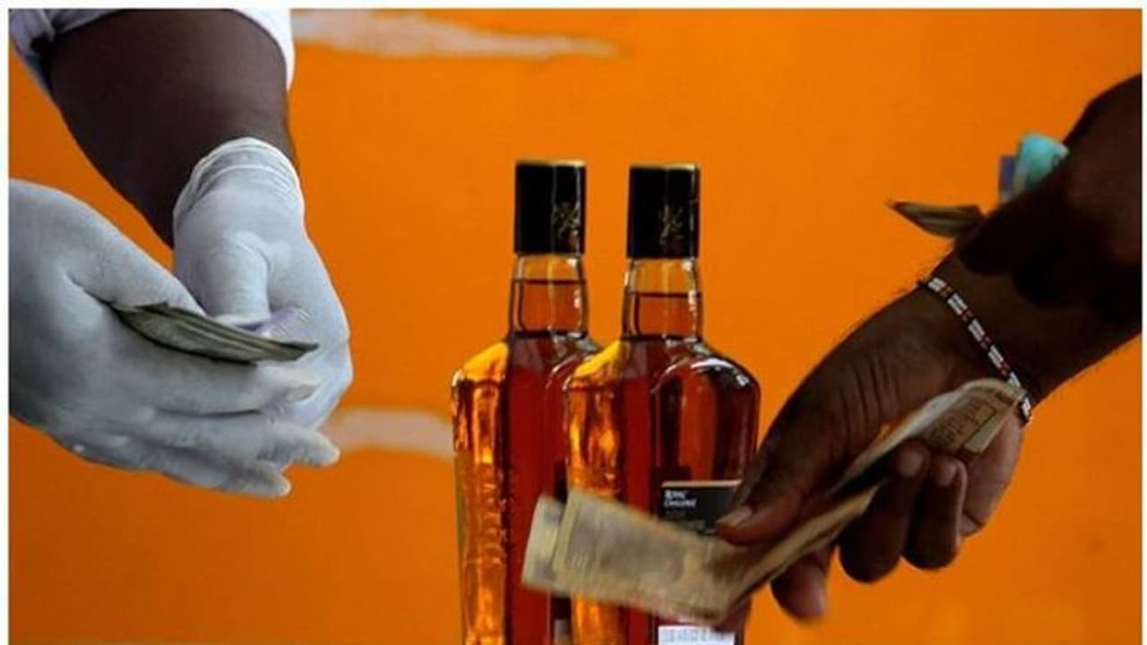 മുണ്ടക്കയത്ത് ബീവറേജ് ഔട്ട്ലറ്റിൽ നിന്ന് വിദേശമദ്യം കടത്തിയ സംഭവം, ജീവനക്കാർക്കെതിരെ നടപടി മുണ്ടക്കയത്ത് ബീവറേജ് ഔട്ട്ലറ്റിൽ നിന്ന് വിദേശമദ്യം കടത്തിയ സംഭവം, ജീവനക്കാർക്കെതിരെ നടപടി