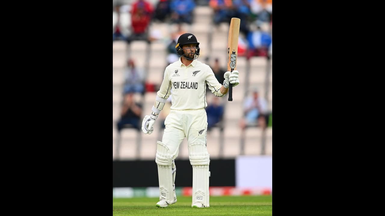 നല്ല തുടക്കത്തിനുശേഷം പാക്കിസ്ഥാനെതിരെ ന്യൂസിലന്ഡിന് തകര്ച്ച, കോണ്വെക്ക് സെഞ്ചുറി നല്ല തുടക്കത്തിനുശേഷം പാക്കിസ്ഥാനെതിരെ ന്യൂസിലന്ഡിന് തകര്ച്ച, കോണ്വെക്ക് സെഞ്ചുറി