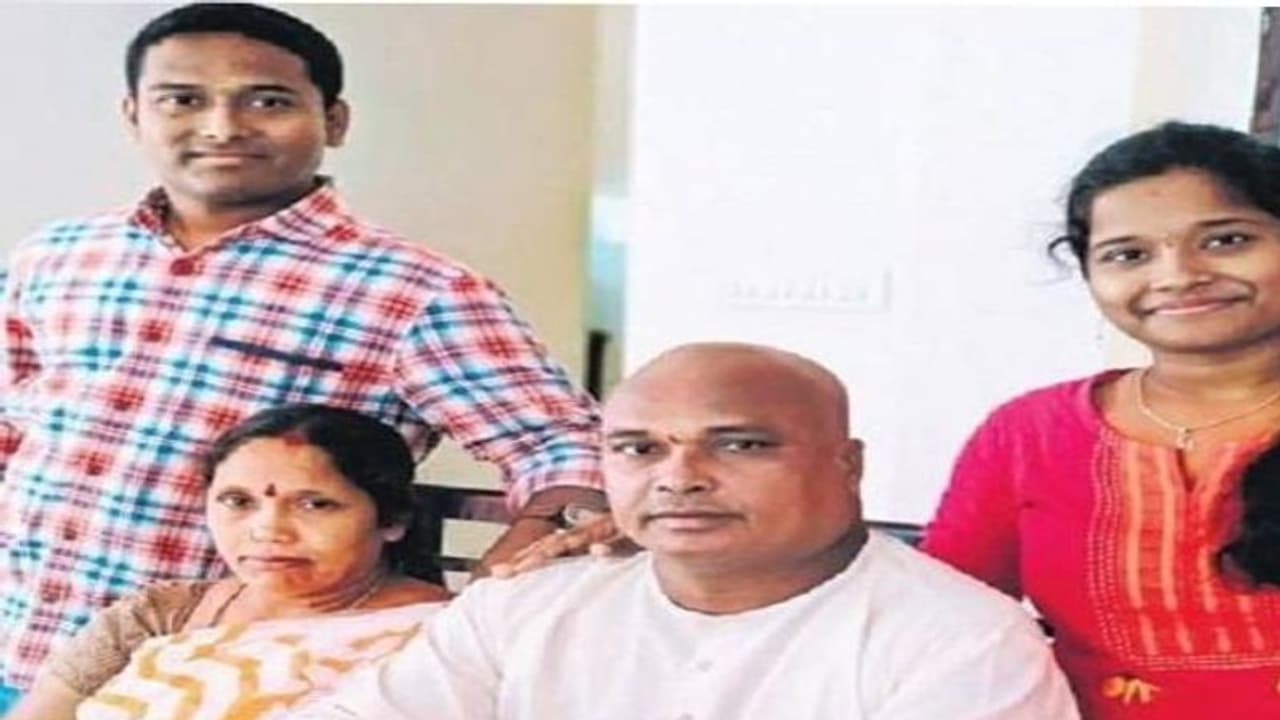 'കഷ്ടപ്പാടുകളൊരുപാട് സഹിച്ചു', ഇന്ത്യൻ വ്യോമസേനയിൽ ഉദ്യോഗസ്ഥനായി ഓട്ടോ ഡ്രൈവറുടെ മകൻ... 'കഷ്ടപ്പാടുകളൊരുപാട് സഹിച്ചു', ഇന്ത്യൻ വ്യോമസേനയിൽ ഉദ്യോഗസ്ഥനായി ഓട്ടോ ഡ്രൈവറുടെ മകൻ...