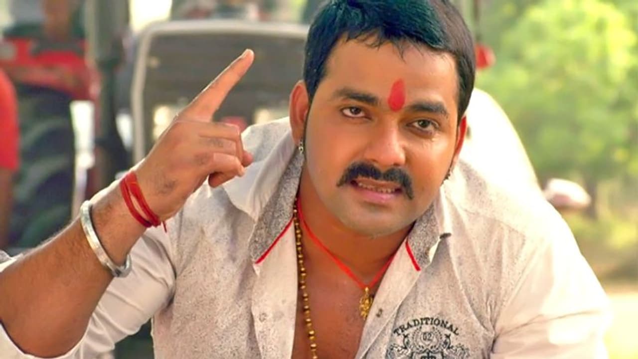 हथेली पर पवन सिंह का नाम गुदवा उनके घर के बाहर खड़ा रहा शख्स, पुलिस को बढ़ानी पड़ी सिक्योरिटी