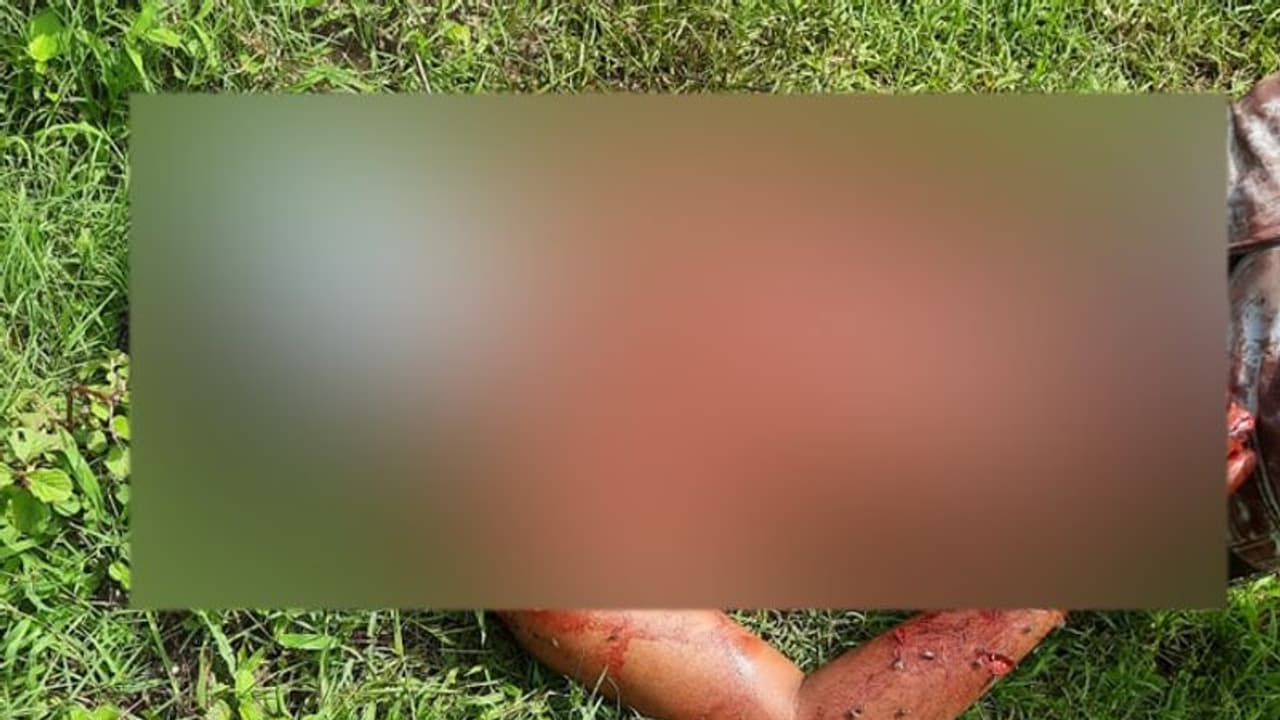 ల్యాండ్ డీల్.. రేపు రిజిస్ట్రేషన్: మాట్లాడాలని పిలిచి తల్వార్తో ఎటాక్.. స్థానికులు చూడటంతో ల్యాండ్ డీల్.. రేపు రిజిస్ట్రేషన్: మాట్లాడాలని పిలిచి తల్వార్తో ఎటాక్.. స్థానికులు చూడటంతో