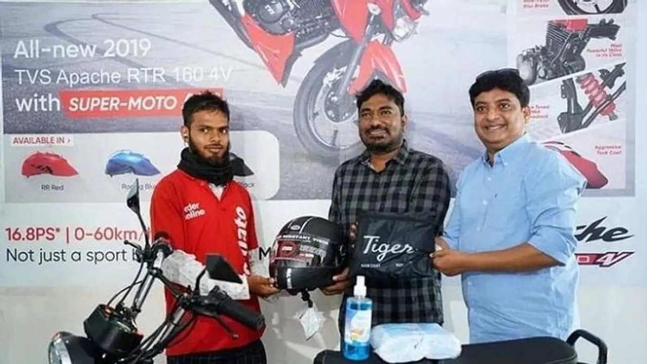 ಸೈಕಲ್ ಏರಿ ಫುಡ್ ವಿತರಣೆ ಮಾಡುತ್ತಿದ್ದ ಡೆಲಿವರಿ ಬಾಯ್ ಬದಕು ಬದಲಿಸಿದ ಒಂದು ಆರ್ಡರ್! ಸೈಕಲ್ ಏರಿ ಫುಡ್ ವಿತರಣೆ ಮಾಡುತ್ತಿದ್ದ ಡೆಲಿವರಿ ಬಾಯ್ ಬದಕು ಬದಲಿಸಿದ ಒಂದು ಆರ್ಡರ್!