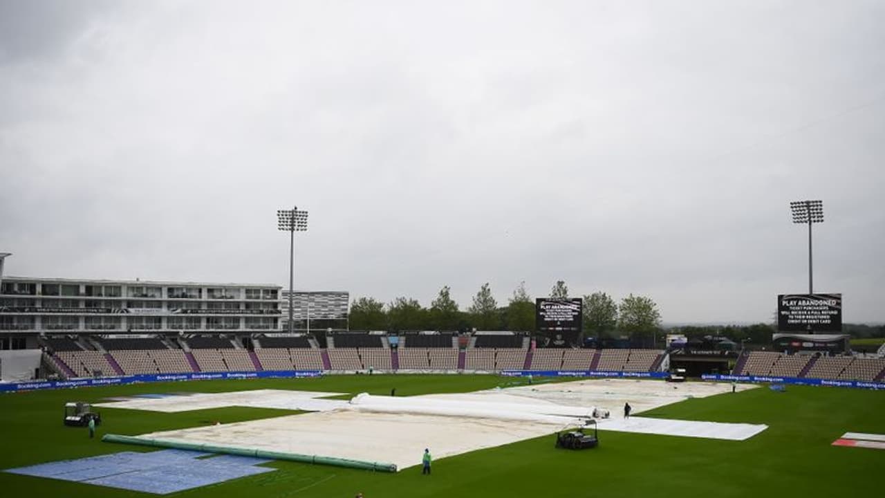 চতুর্থ দিনেও বৃষ্টির কারণে ভেস্তে গেল খেলা, ম্যাচ গড়াচ্ছে ড্রয়ের দিকে চতুর্থ দিনেও বৃষ্টির কারণে ভেস্তে গেল খেলা, ম্যাচ গড়াচ্ছে ড্রয়ের দিকে