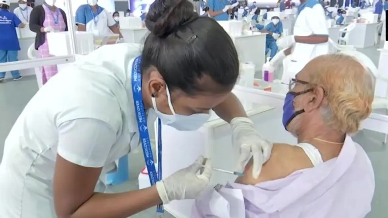 वैक्सीनेशन के मामले में अमेरिका हमसे पीछे, भारत में अभी तक 32 करोड़ से ज्यादा लोगों को लगी वैक्सीन