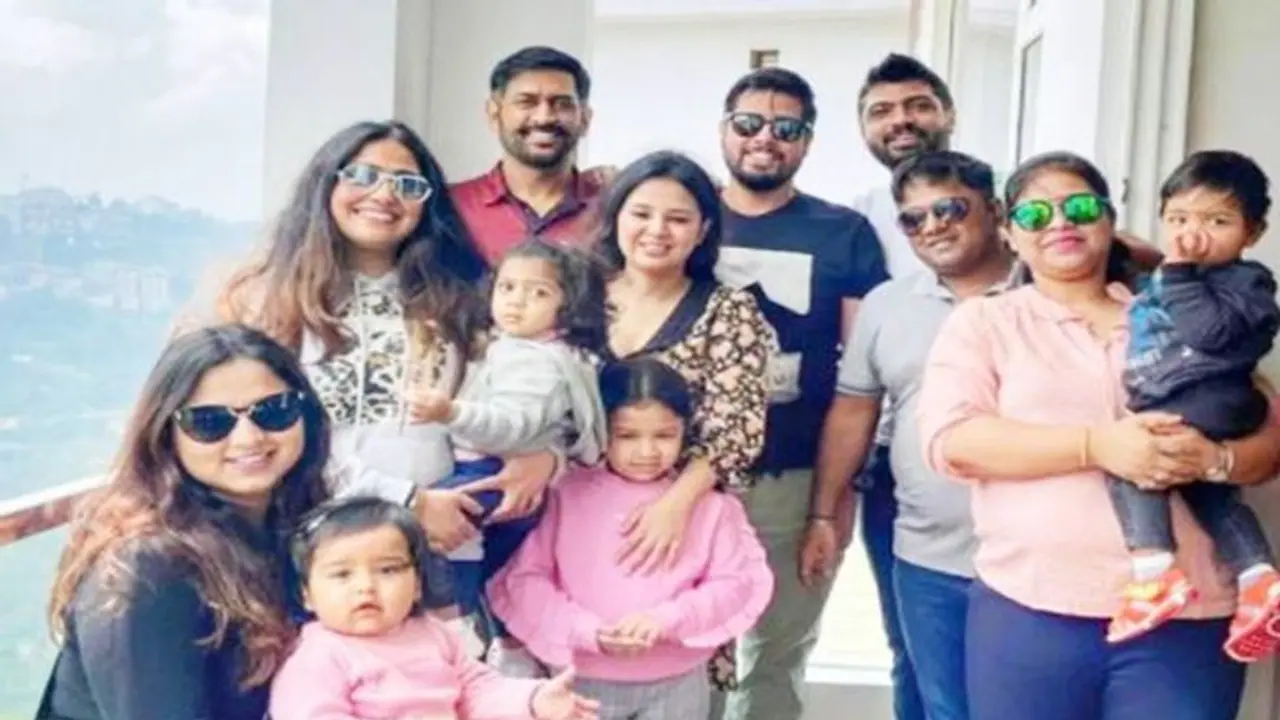 MS Dhoni vacations in Shimla with wife Sakshi and daughter Ziva (See pictures and videos) MS Dhoni vacations in Shimla with wife Sakshi and daughter Ziva (See pictures and videos)