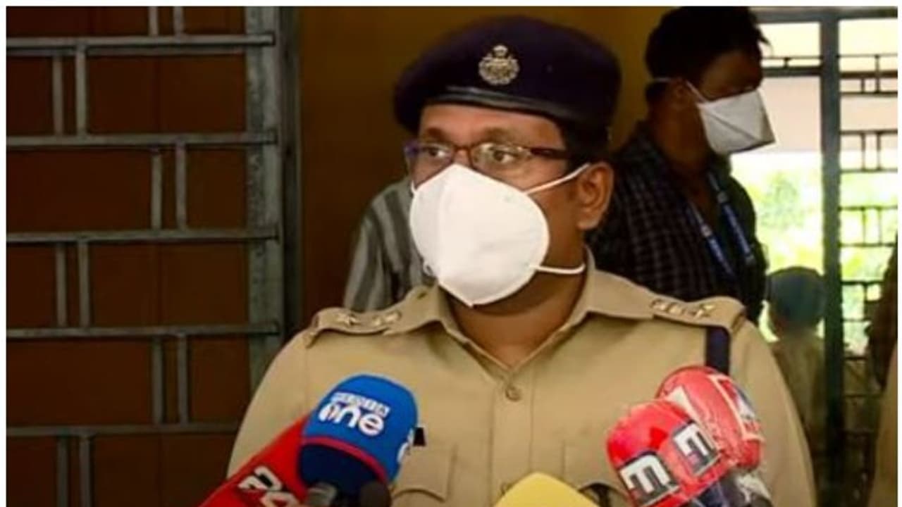 'രാമനാട്ടുകരയിൽ പിടിയിലായത് സ്വർണക്കടത്തിന് സംരക്ഷണവുമായി എത്തിയവർ', തെളിവ് ലഭിച്ചതായി മലപ്പുറം എസ്പി 'രാമനാട്ടുകരയിൽ പിടിയിലായത് സ്വർണക്കടത്തിന് സംരക്ഷണവുമായി എത്തിയവർ', തെളിവ് ലഭിച്ചതായി മലപ്പുറം എസ്പി