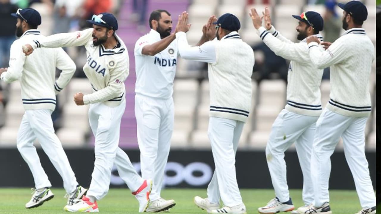 খেলা শুরু হতেই আগুনে বোলিং ভারতীয় পেসারদের, ৫ উইকেট হারিয়ে চাপে কিউইরা খেলা শুরু হতেই আগুনে বোলিং ভারতীয় পেসারদের, ৫ উইকেট হারিয়ে চাপে কিউইরা