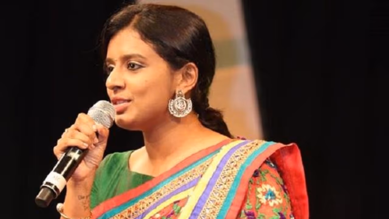 'സഹിക്കൂ, ക്ഷമിക്കൂ എന്നല്ല പെണ്‍കുട്ടികളോട് പറയേണ്ടത്'; സിതാര കൃഷ്‍ണകുമാര്‍ പറയുന്നു