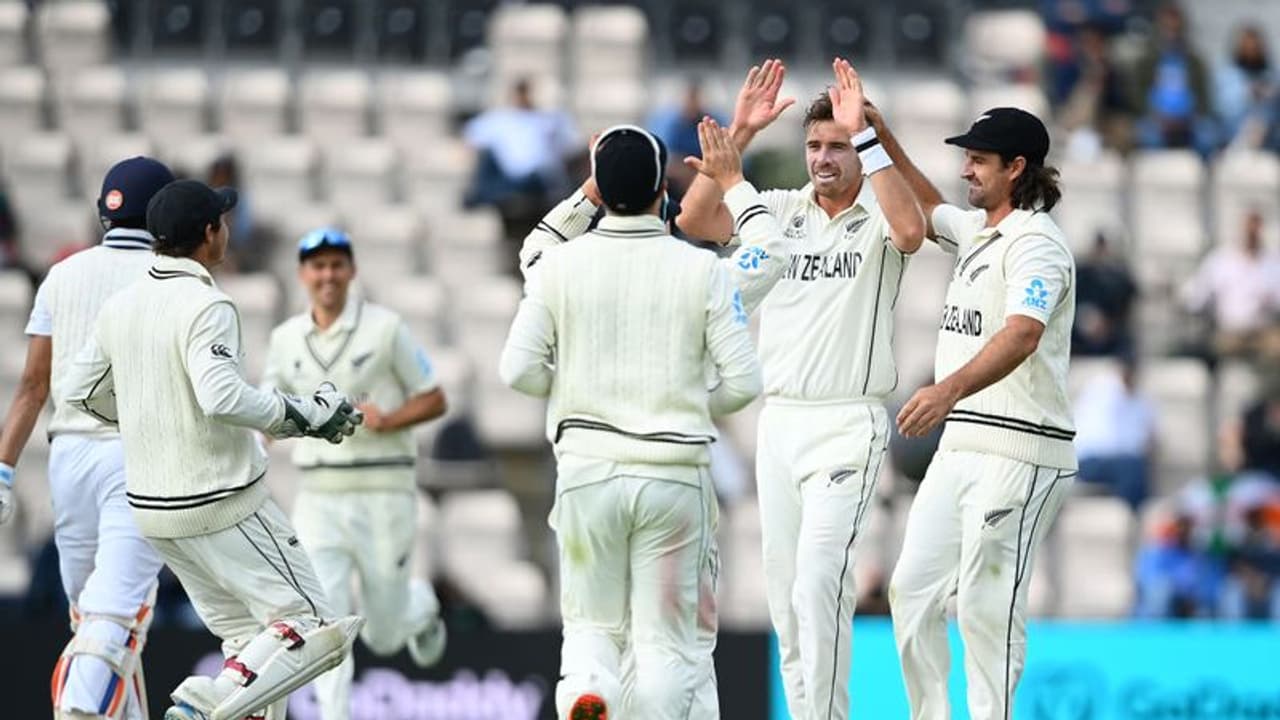 India vs New Zealand: టాపార్డర్ అట్టర్ఫ్లాప్... 51 పరుగులకే 5 వికెట్లు కోల్పోయిన టీమిండియా... India vs New Zealand: టాపార్డర్ అట్టర్ఫ్లాప్... 51 పరుగులకే 5 వికెట్లు కోల్పోయిన టీమిండియా...