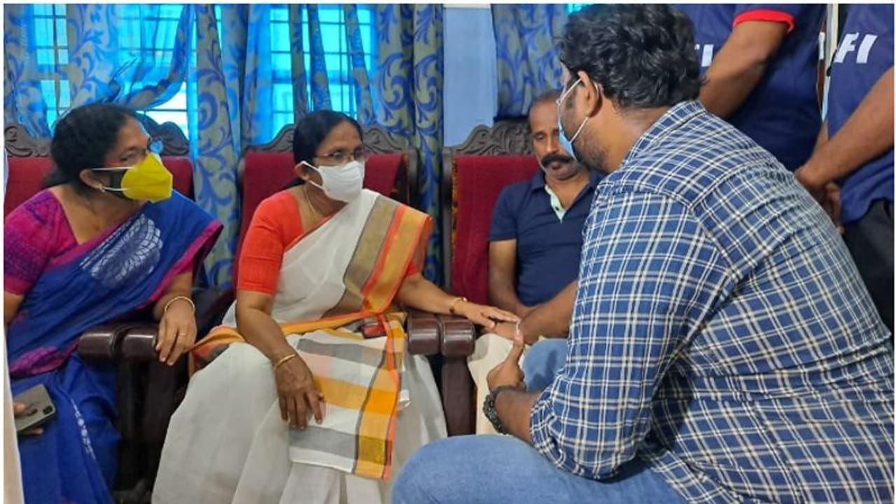 'മകന് ഇഷ്ടമുള്ള കാറല്ല കിട്ടിയത്'; കിരണിന്‍റെ അച്ഛന്‍റെ ചിന്താഗതി ചോദ്യം ചെയ്ത് ശൈലജ, വിസ്മയയുടെ വീട്ടിലെത്തി
