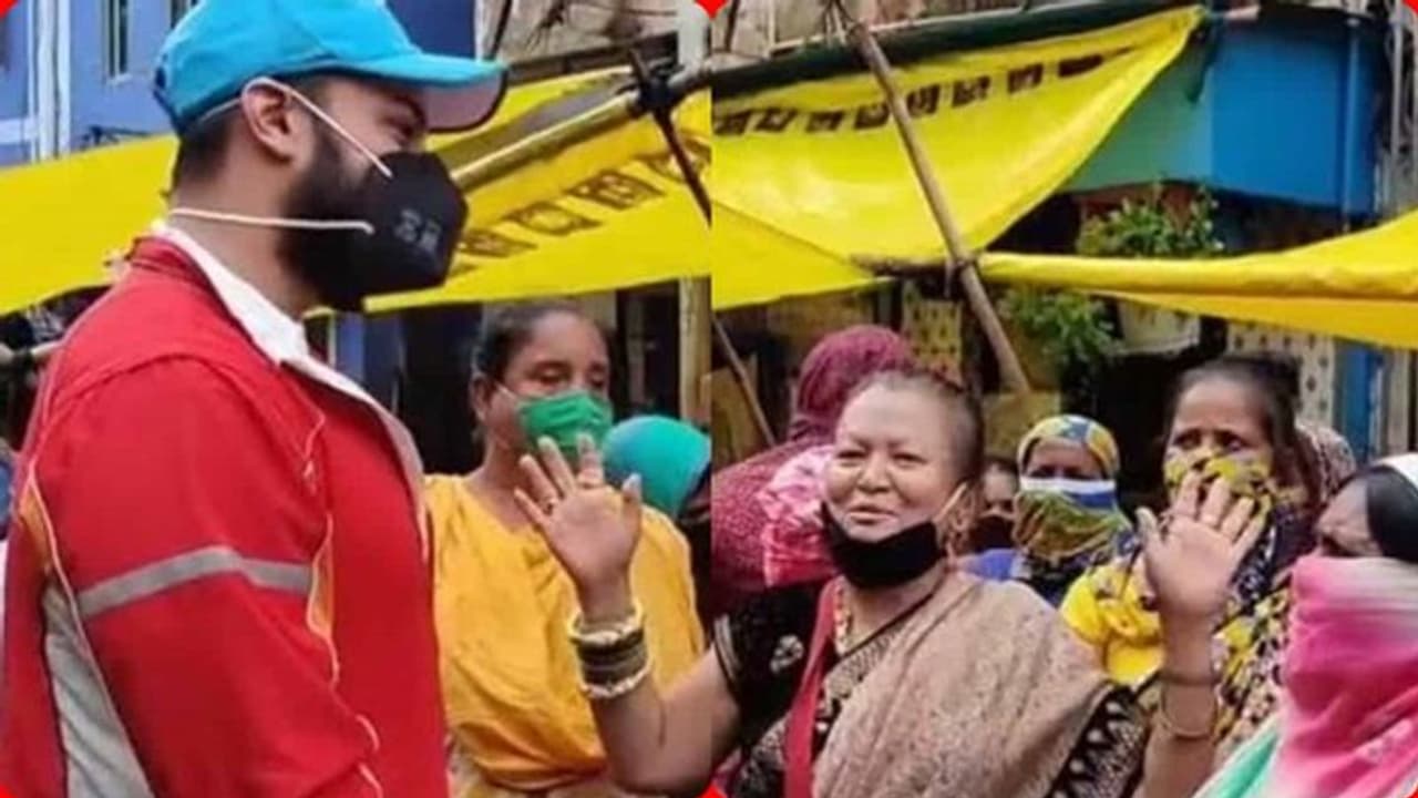 राशन बांटने पहुंचा TV एक्टर सेक्स वर्कर्स की हालात देख चौंका, बोला सिर्फ 50 रुपए के लिए करती है ऐसा काम राशन बांटने पहुंचा TV एक्टर सेक्स वर्कर्स की हालात देख चौंका, बोला सिर्फ 50 रुपए के लिए करती है ऐसा काम