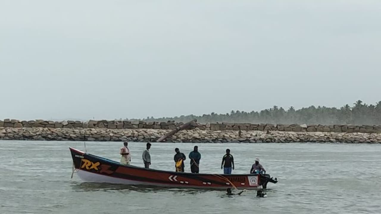 సముద్రంలో ఘోర ప్రమాదం: లిబియాలో 57 మంది మృతి సముద్రంలో ఘోర ప్రమాదం: లిబియాలో 57 మంది మృతి