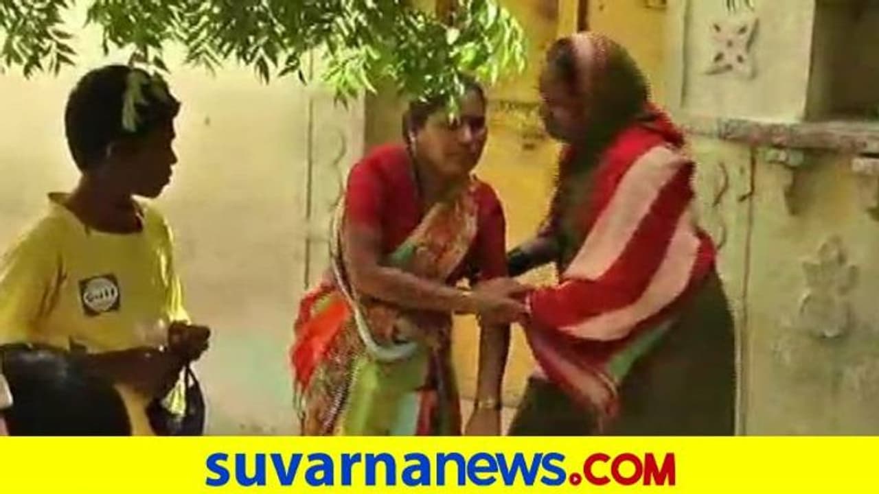 ಲಸಿಕೆ ಭೀತಿ: ಯಾದಗಿರಿಯಲ್ಲಿ ಮನೆಗೆ ಬೀಗ ಜಡಿದು ಕಾಲ್ಕಿತ್ತ ಗ್ರಾಮಸ್ಥರು..! ಲಸಿಕೆ ಭೀತಿ: ಯಾದಗಿರಿಯಲ್ಲಿ ಮನೆಗೆ ಬೀಗ ಜಡಿದು ಕಾಲ್ಕಿತ್ತ ಗ್ರಾಮಸ್ಥರು..!