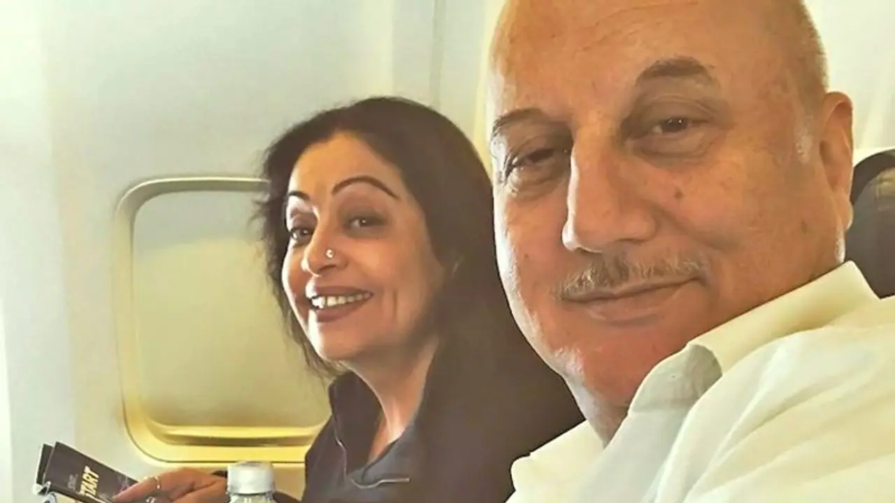 क्या पॉलिटिक्स ज्वॉइन करेंगे अनुपम खेर? एक्टर ने दिया ये जवाब, कैंसर से जूझ रहीं पत्नी का हाल भी बताया क्या पॉलिटिक्स ज्वॉइन करेंगे अनुपम खेर? एक्टर ने दिया ये जवाब, कैंसर से जूझ रहीं पत्नी का हाल भी बताया