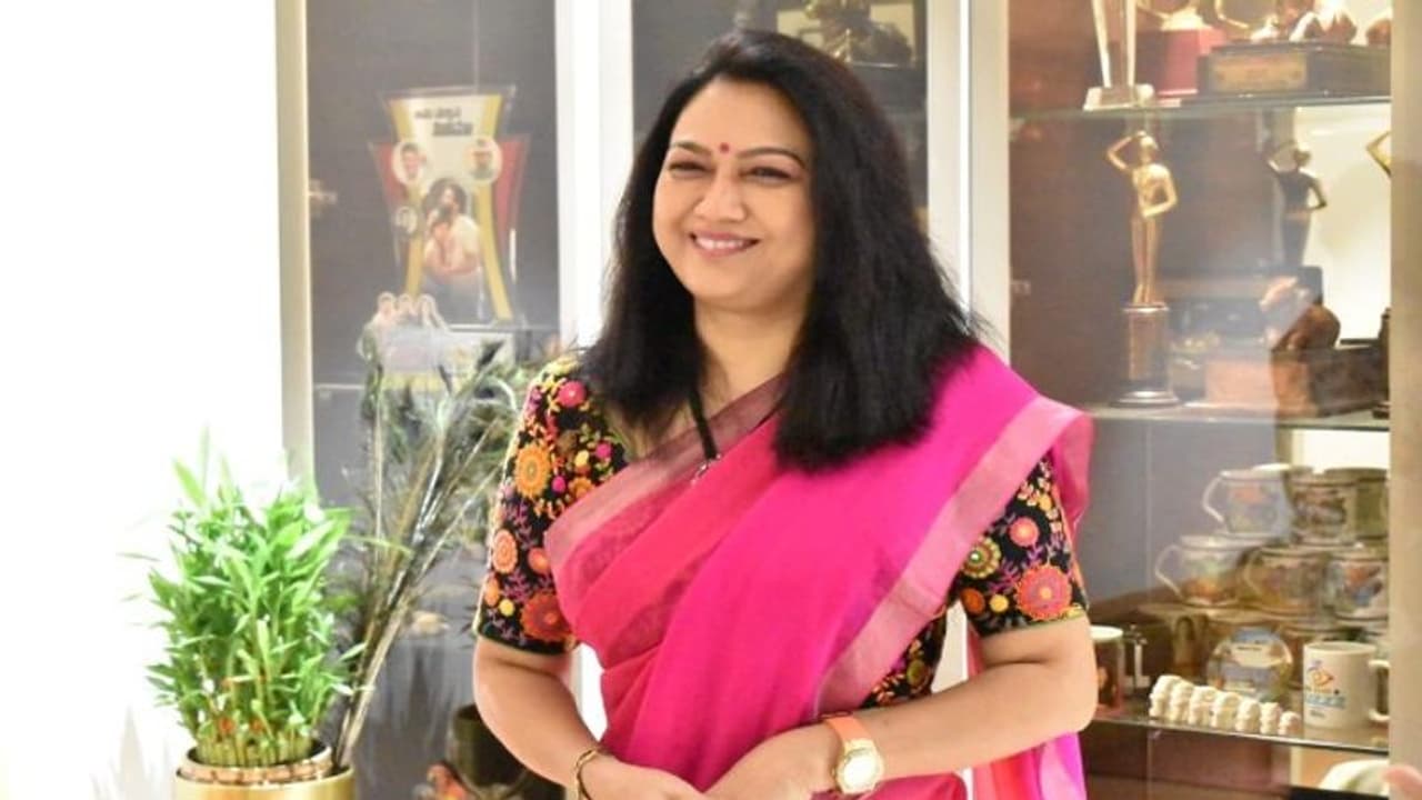 పోలీస్ స్టేషన్‌కు చేరిన ‘‘ మా ’’ పంచాయతీ: నరేశ్, కరాటే కల్యాణీలపై మాదాపూర్ పీఎస్‌లో హేమ ఫిర్యాదు