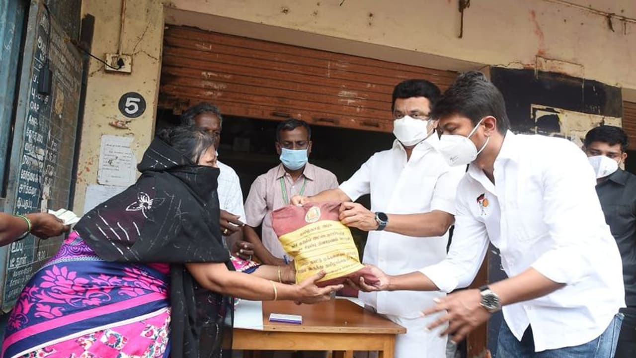 பிரதமரிடம் பேசி பணத்தை வாங்கி பொங்கலுக்கு ரூ.5000 கொடுங்க.. ஸ்டாலினுக்கு கூட்டணி கட்சியின் அசால்ட் ஐடியா.!