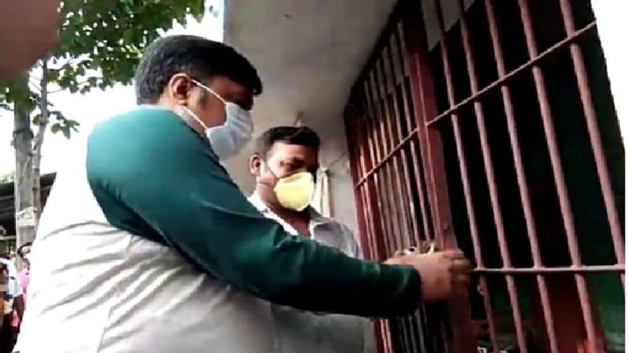 লাল মিষ্টি লাল ফুল শুভেচ্ছা, সিপিএমের পার্টি অফিস ফিরিয়ে দিল তৃণমূল