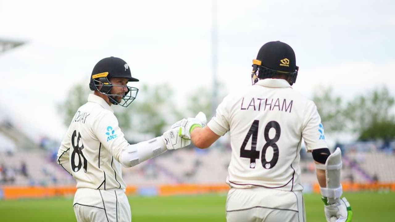 బాబర్ ఆజమ్ రనౌట్... సెంచరీ కొట్టిన డివాన్ కాన్వే! పాక్ కివీస్ రెండో టెస్టులో హై డ్రామా... బాబర్ ఆజమ్ రనౌట్... సెంచరీ కొట్టిన డివాన్ కాన్వే! పాక్ కివీస్ రెండో టెస్టులో హై డ్రామా...