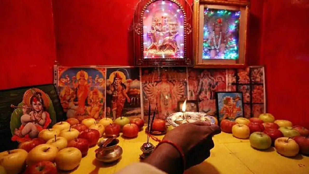 ঠাকুরঘরে কোন মূর্তি কোথায় বসাবেন, সঠিক অবস্থান ফেরাবে ভাগ্য