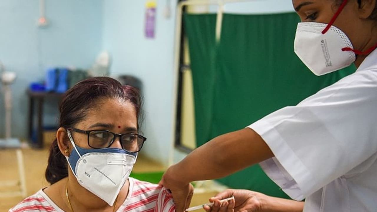 দেশে করোনার দৈনিক সংক্রমণ ছাড়াল ৫০ হাজার, বাড়ল মৃতের সংখ্যা দেশে করোনার দৈনিক সংক্রমণ ছাড়াল ৫০ হাজার, বাড়ল মৃতের সংখ্যা