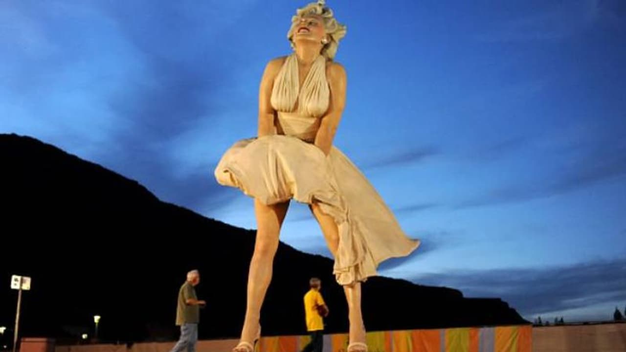 'ടൂ ഹോട്ട്, അടിവസ്ത്രം കാണുന്നു'; മരിലിൻ മൺറോയുടെ കൂറ്റൻ പ്രതിമയ്ക്കെതിരെ പ്രതിഷേധം 'ടൂ ഹോട്ട്, അടിവസ്ത്രം കാണുന്നു'; മരിലിൻ മൺറോയുടെ കൂറ്റൻ പ്രതിമയ്ക്കെതിരെ പ്രതിഷേധം