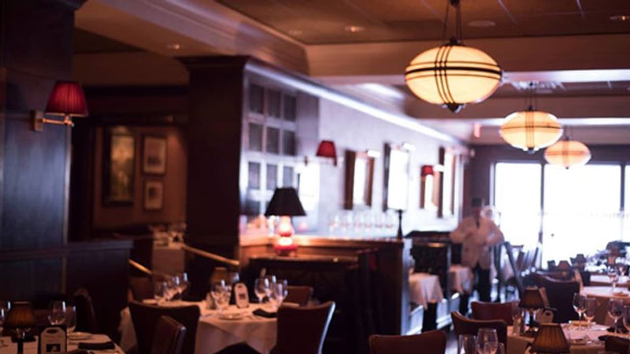 2800 रु. का खाना खाया और 12 लाख रु की टिप दे दी, वेटर ने बताई उस मिस्ट्री मैन की पूरी कहानी 2800 रु. का खाना खाया और 12 लाख रु की टिप दे दी, वेटर ने बताई उस मिस्ट्री मैन की पूरी कहानी