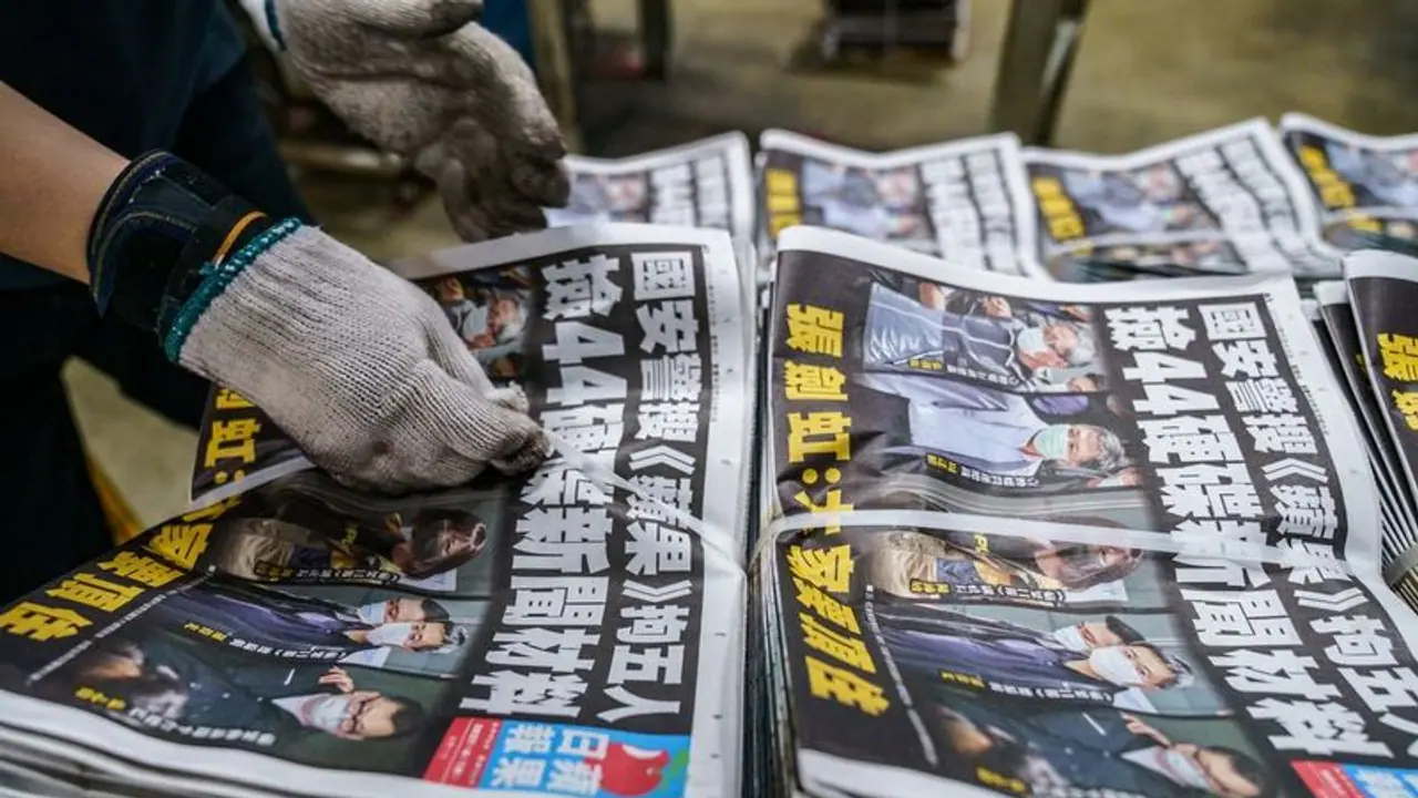 Hong Kong's pro democracy paper Apple Daily forced to shut down, last edition sold out as free press era ends Hong Kong's pro democracy paper Apple Daily forced to shut down, last edition sold out as free press era ends