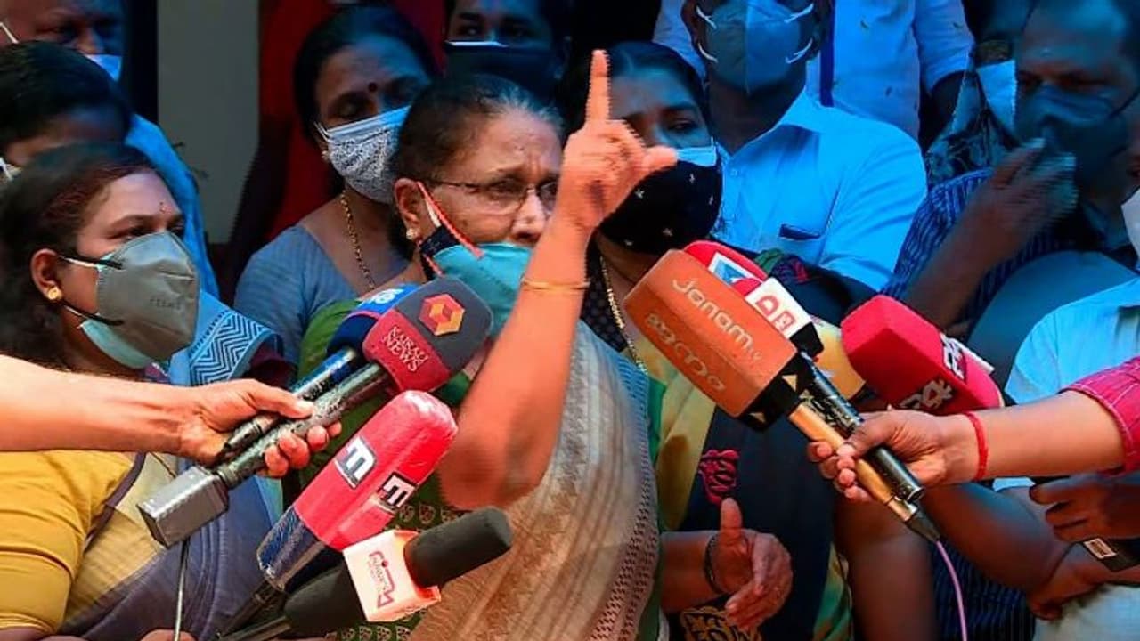 ഖേദം പ്രകടിപ്പിച്ച് ജോസഫൈൻ; അനുഭവിച്ചോ എന്നു പറഞ്ഞത് ആത്മരോഷം കാരണം ഖേദം പ്രകടിപ്പിച്ച് ജോസഫൈൻ; അനുഭവിച്ചോ എന്നു പറഞ്ഞത് ആത്മരോഷം കാരണം