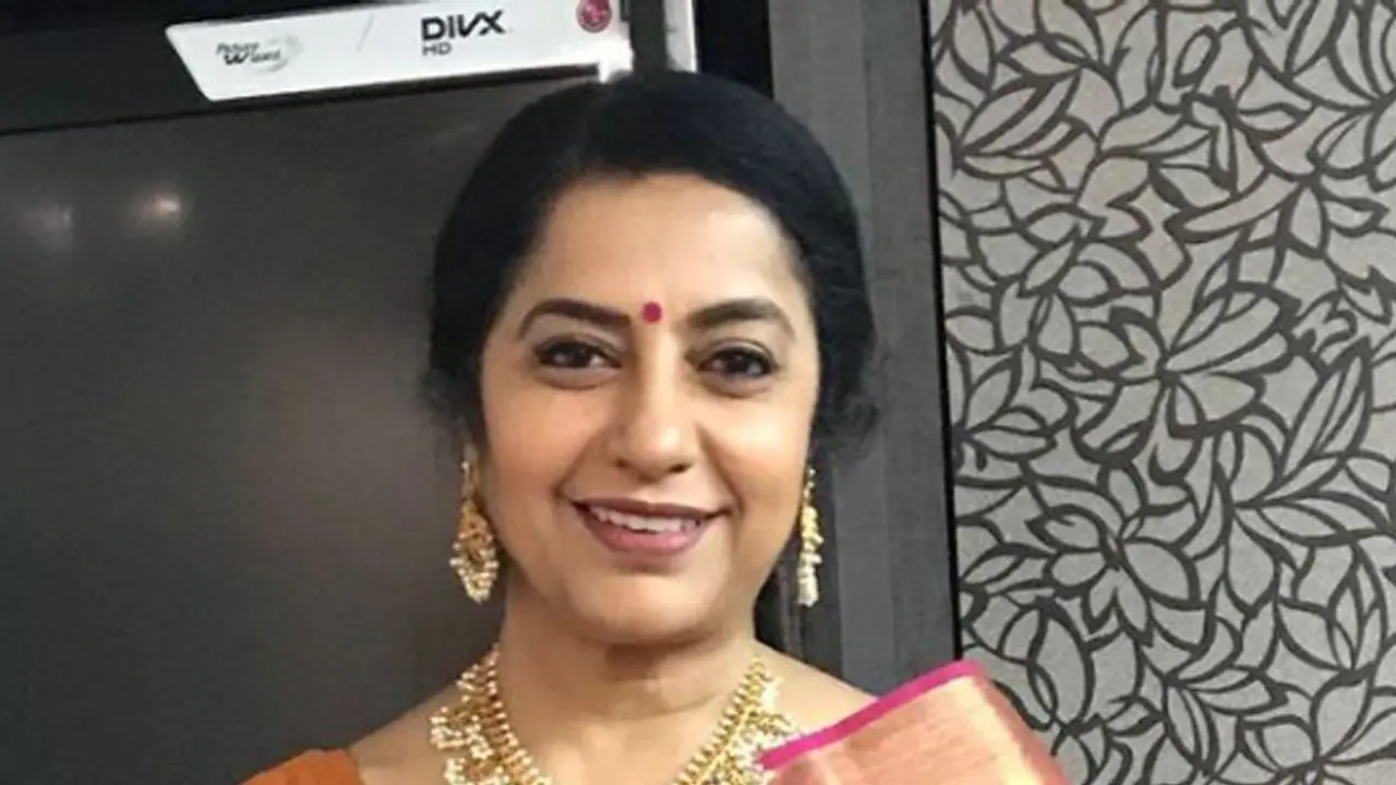 இந்தி பேசுபவர்கள் நல்லவர்கள்.. அதற்காக நாம் அதை கற்றுக் கொள்ள வேண்டும்.. நடிகை சுஹாசினி பயங்கர முட்டு. இந்தி பேசுபவர்கள் நல்லவர்கள்.. அதற்காக நாம் அதை கற்றுக் கொள்ள வேண்டும்.. நடிகை சுஹாசினி பயங்கர முட்டு.