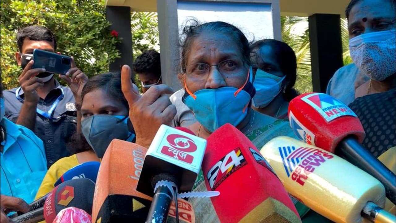 'സ്ത്രീധനം സ്ത്രീയുടെ അക്കൗണ്ടിൽ ഇടണം', വിസ്മയയുടെ വീട്ടിൽ വെച്ചുള്ള ജോസഫൈന്റെ പരാമർശവും വിവാദത്തിൽ 'സ്ത്രീധനം സ്ത്രീയുടെ അക്കൗണ്ടിൽ ഇടണം', വിസ്മയയുടെ വീട്ടിൽ വെച്ചുള്ള ജോസഫൈന്റെ പരാമർശവും വിവാദത്തിൽ