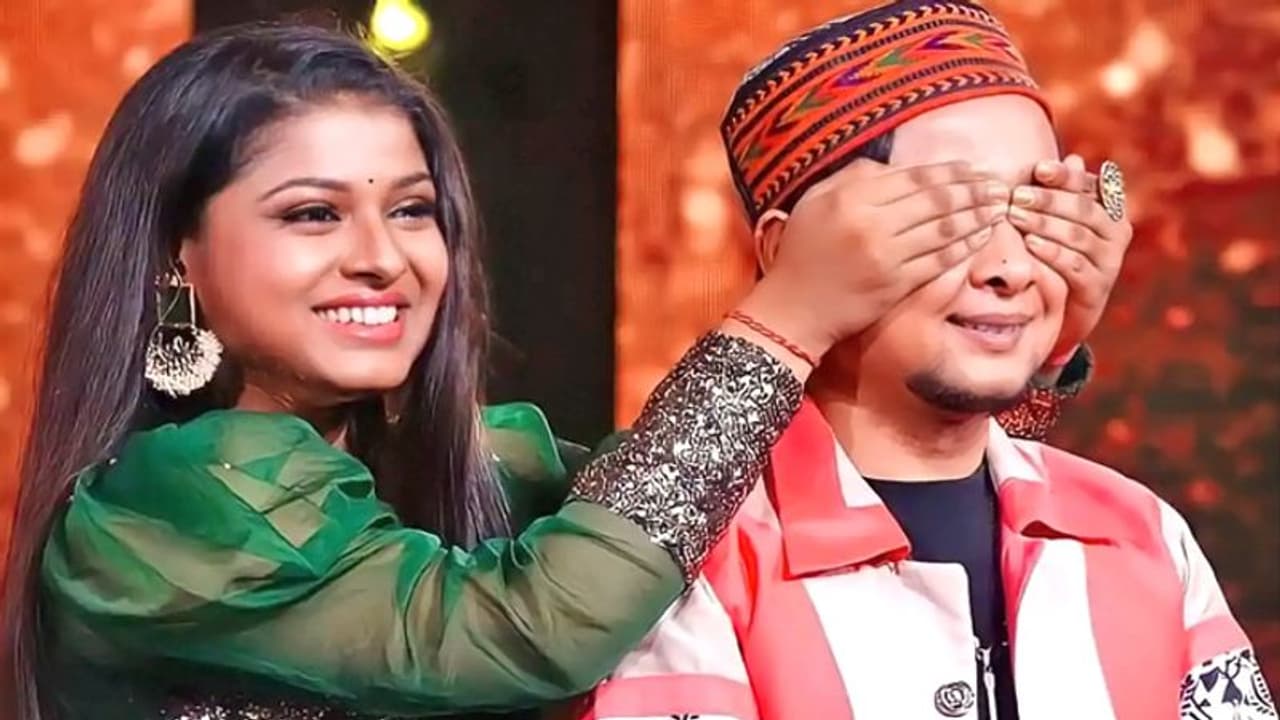 Indian Idol: पर्सनल सवालों से परेशान हुए पवनदीप राजन, जावेद अख्तर का जवाब सुन हंस पड़ीं अरुणिता Indian Idol: पर्सनल सवालों से परेशान हुए पवनदीप राजन, जावेद अख्तर का जवाब सुन हंस पड़ीं अरुणिता