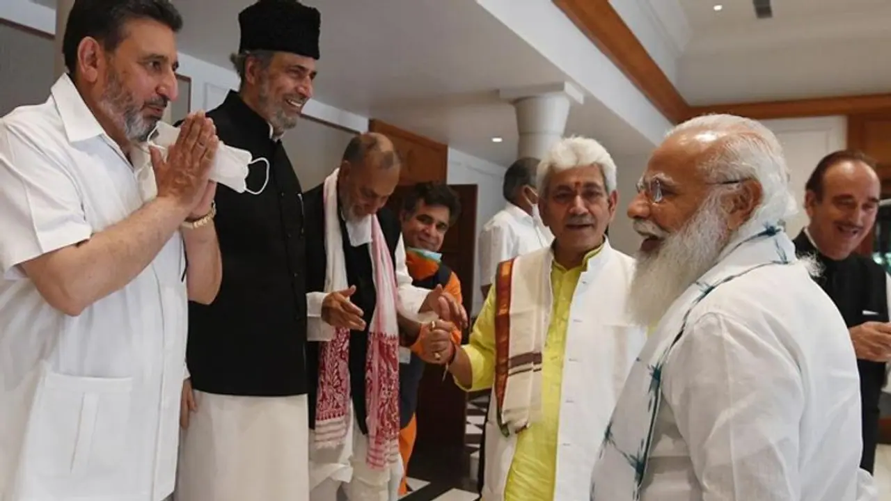 ज्यादातर पार्टियों ने पीएम मोदी से की आर्टिकल 370 पर बात, मीटिंग में रखी गई ये पांच बातें ज्यादातर पार्टियों ने पीएम मोदी से की आर्टिकल 370 पर बात, मीटिंग में रखी गई ये पांच बातें