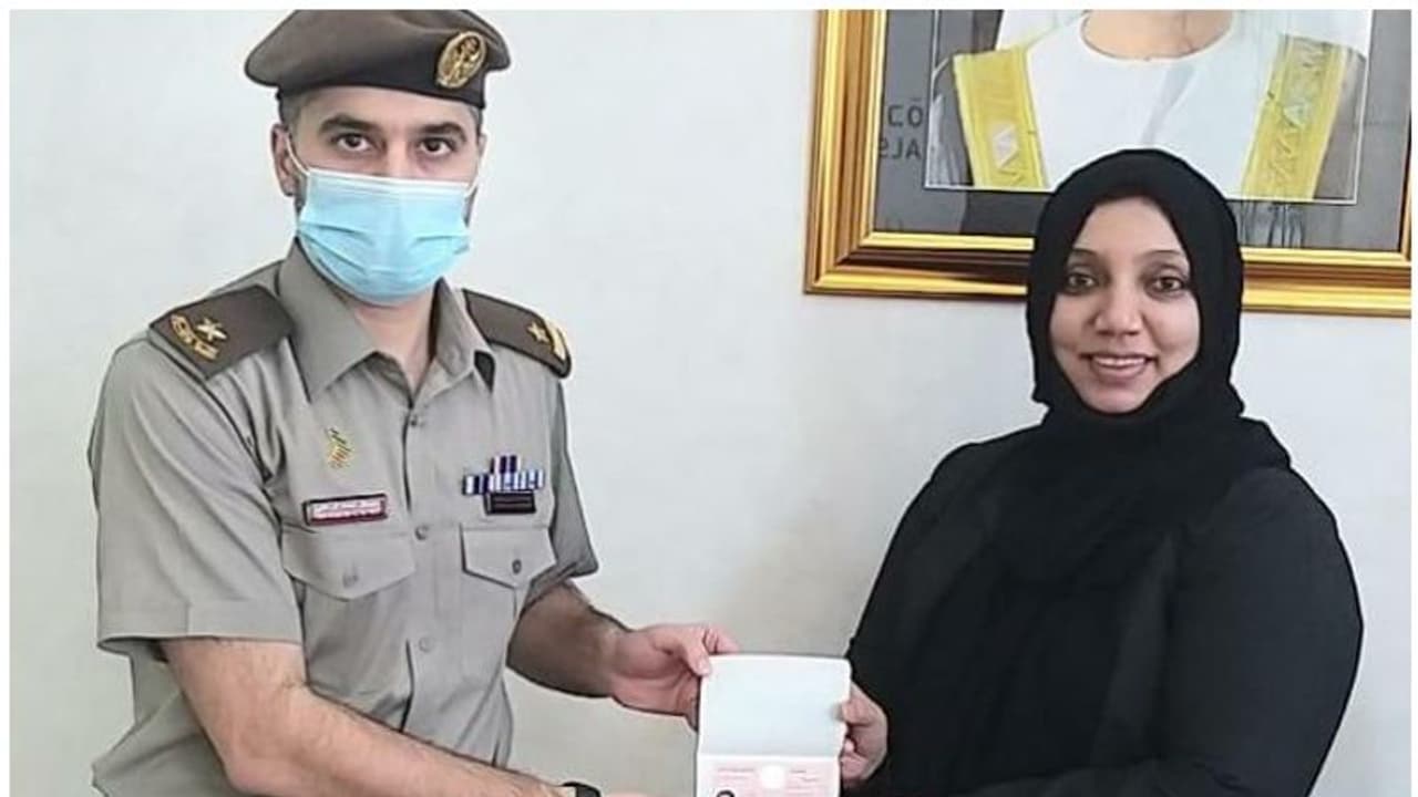 മലയാളി വനിതാ ആയൂർവേദ ഡോക്ടർക്ക് യുഎഇയുടെ ഗോൾഡൻ വിസ മലയാളി വനിതാ ആയൂർവേദ ഡോക്ടർക്ക് യുഎഇയുടെ ഗോൾഡൻ വിസ