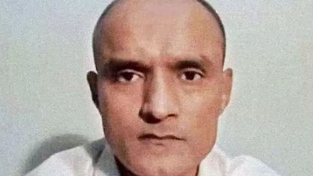 Kulbhushan Jadhav: বিল পাশ পাক সংসদে, মৃত্যুদণ্ডের বিরুদ্ধে আবেদন করতে পারবেন কুলভূষণ যাদব