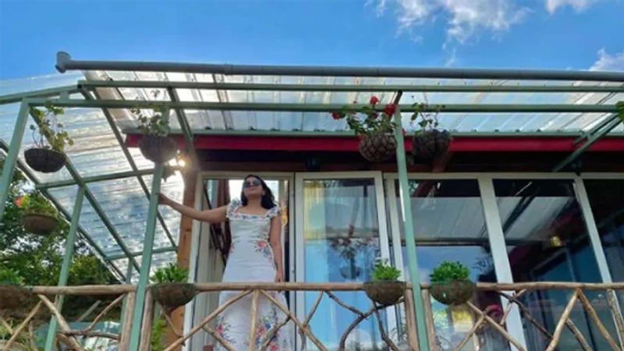 हिमाचल की खूबसूरत झलक दिखाते हुए मिसेज धोनी ने शेयर किया वीडियो, अनुष्का से लेकर धनाश्री तक ने दिया रिएक्शन हिमाचल की खूबसूरत झलक दिखाते हुए मिसेज धोनी ने शेयर किया वीडियो, अनुष्का से लेकर धनाश्री तक ने दिया रिएक्शन