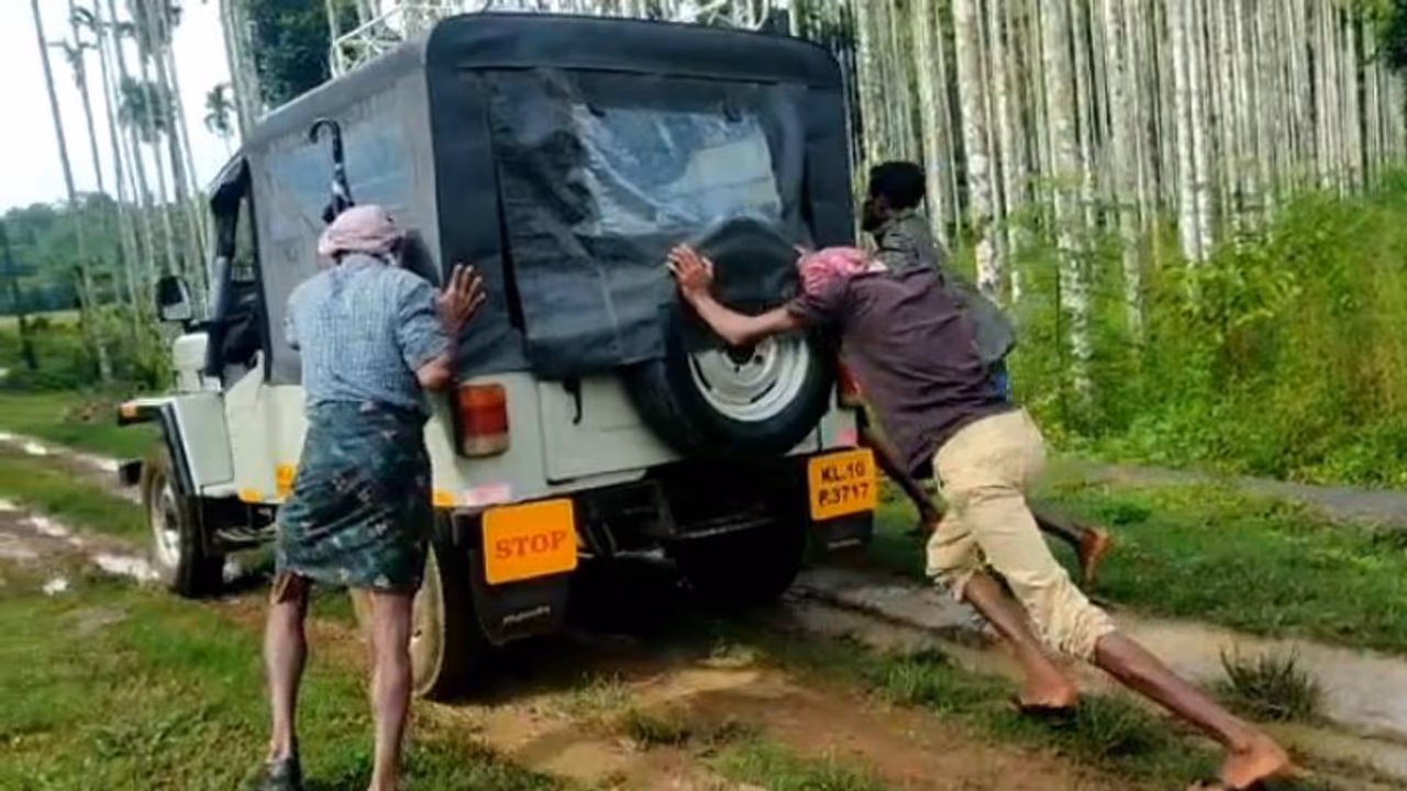 വെളുക്കൊല്ലിക്കാര്ക്ക് ഉള്ളത് ചെളി നിറഞ്ഞ മണ്പാത; ഫണ്ടിനെയും വനംവകുപ്പിനെയും പഴിചാരി പുല്പ്പള്ളി പഞ്ചായത്ത് വെളുക്കൊല്ലിക്കാര്ക്ക് ഉള്ളത് ചെളി നിറഞ്ഞ മണ്പാത; ഫണ്ടിനെയും വനംവകുപ്പിനെയും പഴിചാരി പുല്പ്പള്ളി പഞ്ചായത്ത്