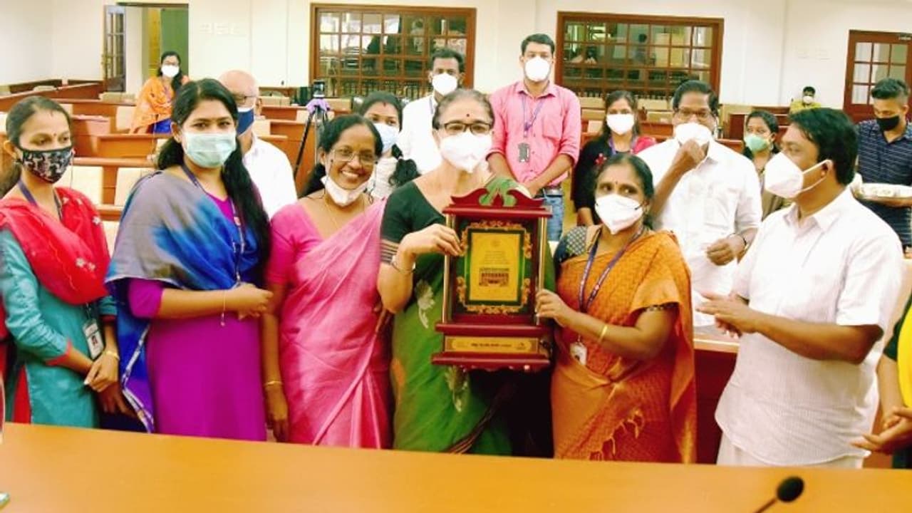 കോഴിക്കോട് കോർപ്പറേഷന് ഒഡിഎഫ് പ്ലസ് പദവി, സ്വച്ഛ് ഭാരത് മിഷൻ തെരഞ്ഞെടുത്ത സംസ്ഥാനത്തെ ആദ്യ കോർപ്പറേഷൻ കോഴിക്കോട് കോർപ്പറേഷന് ഒഡിഎഫ് പ്ലസ് പദവി, സ്വച്ഛ് ഭാരത് മിഷൻ തെരഞ്ഞെടുത്ത സംസ്ഥാനത്തെ ആദ്യ കോർപ്പറേഷൻ