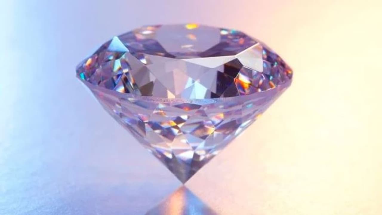 ఒక్క వజ్రం.. లక్షాధికారిగా మారిన కూలీ..!