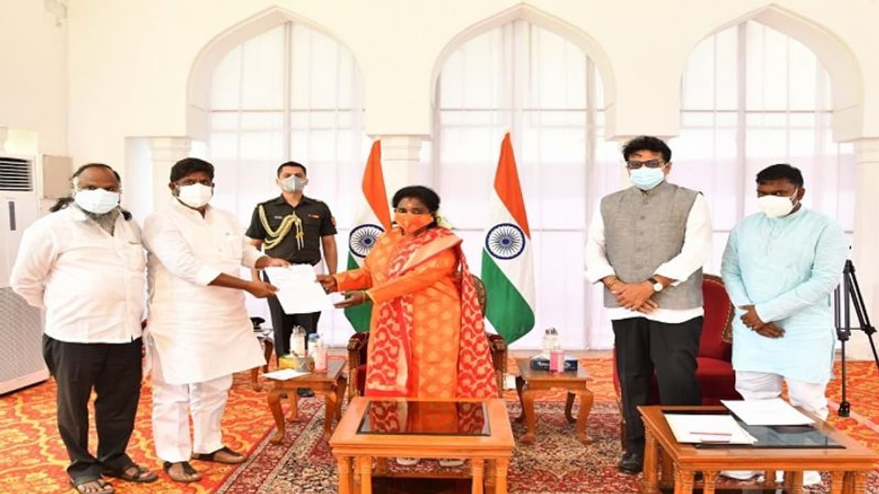 మరియమ్మ లాకప్ డెత్ పై గవర్నర్ ను కలిసిన తెలంగాణ కాంగ్రెస్ నేతలు..