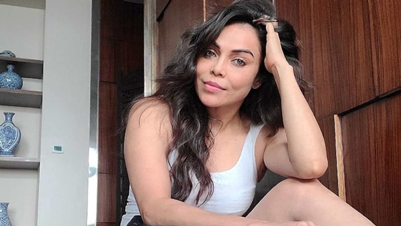 अक्षय कुमार की हीरोइन का पीछा करता था एक शख्स, चेतावनी देने पर भी नहीं माना तो दर्ज करवाई FIR अक्षय कुमार की हीरोइन का पीछा करता था एक शख्स, चेतावनी देने पर भी नहीं माना तो दर्ज करवाई FIR